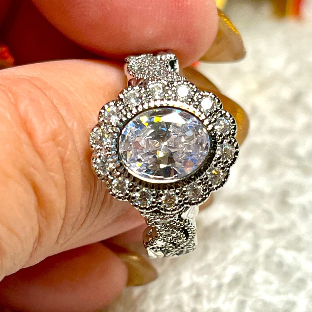 Wow!Large oval ring with Victorian shoulders , engagement style ring Nwot